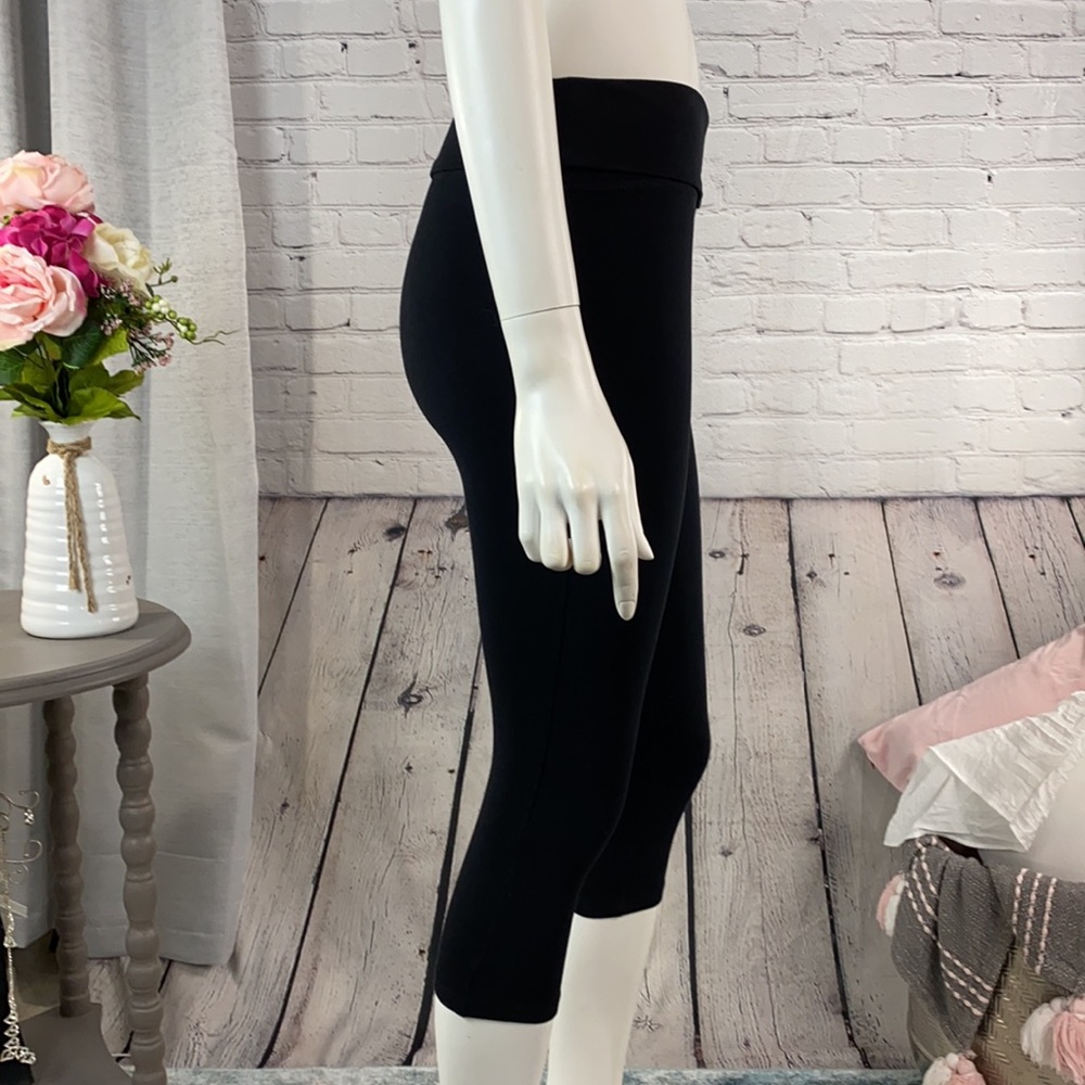 NWOT: FOREVER 21 Black Activewear Legging Capris Size: Small - Picture 7 of 17